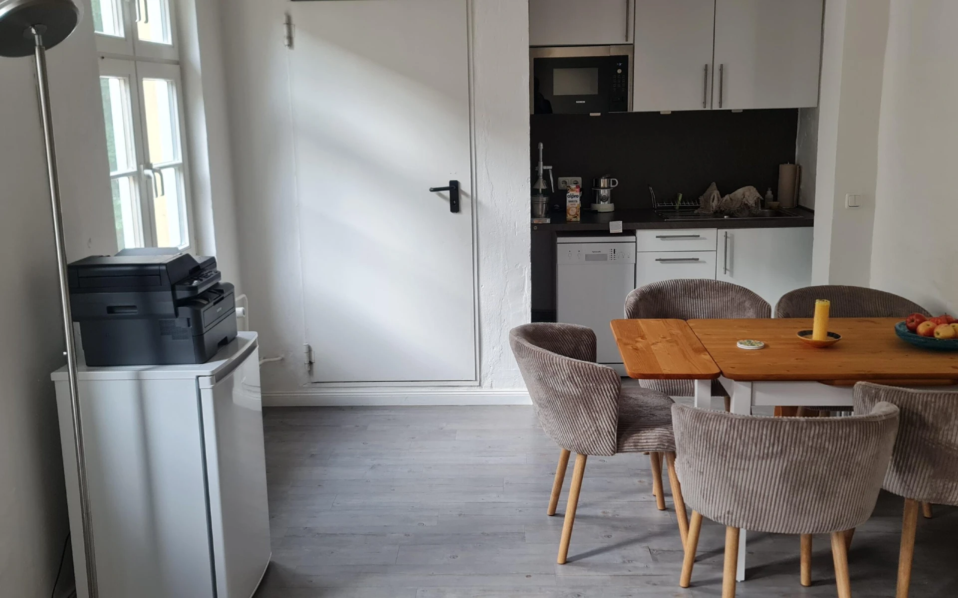 Küche und Essbereich in der Praxis für Physiotherapie Hamburg