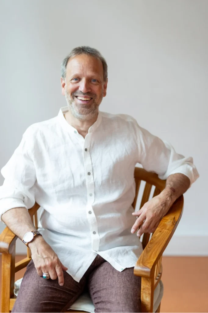 Porträt von Andreas Deutsch – Systemischer Familienberater und Experte für Erziehungsberatung in Hamburg